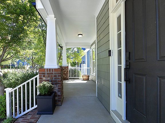 3rd image of 440 Edgepine Dr