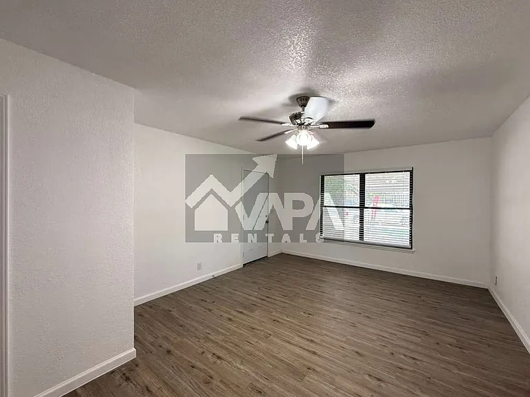 943 Weizmann St — Photo 11