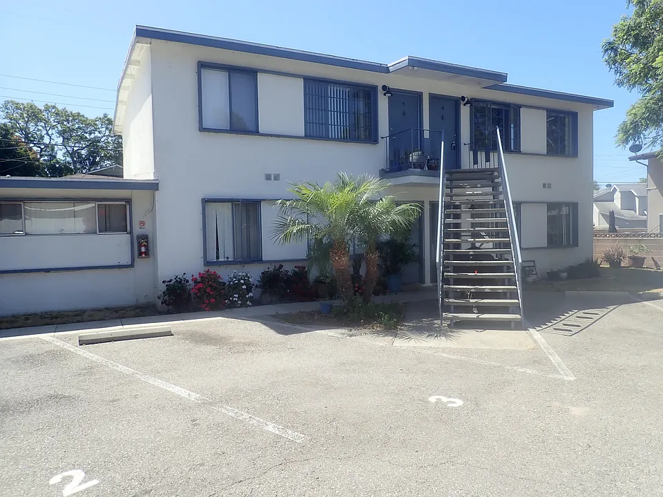 605 Kentia Ave #4