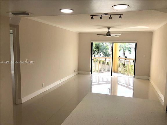 3rd image of 8290 Lake Dr #4099