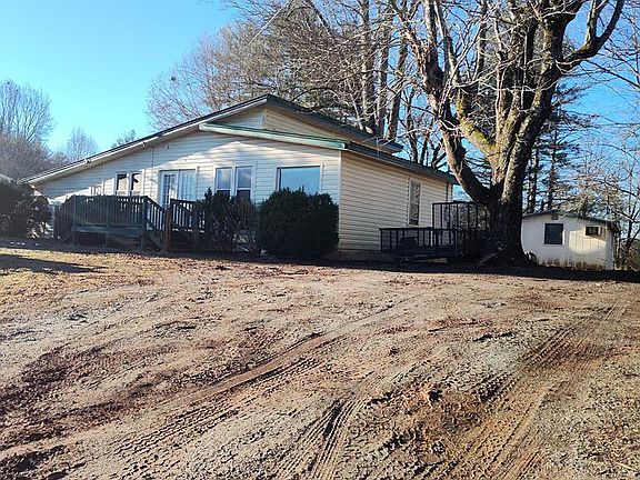 3rd image of 1616 Riverbend Rd