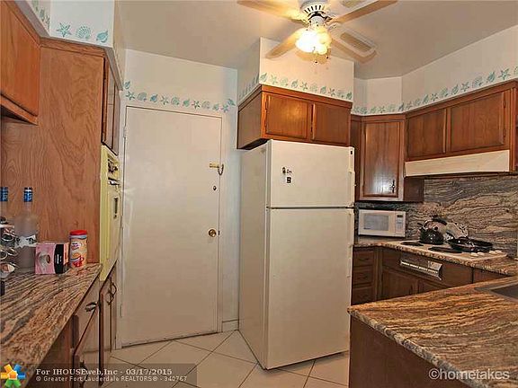 4th image of 3600 Galt Ocean Dr APT 10D