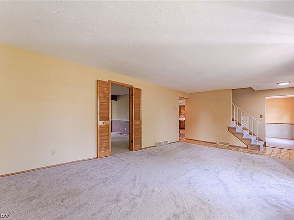 4th image of 2013 Edenhall Dr