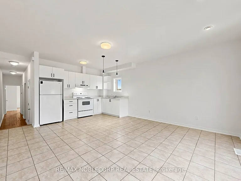 67 Florence Cres #1 — Photo 1