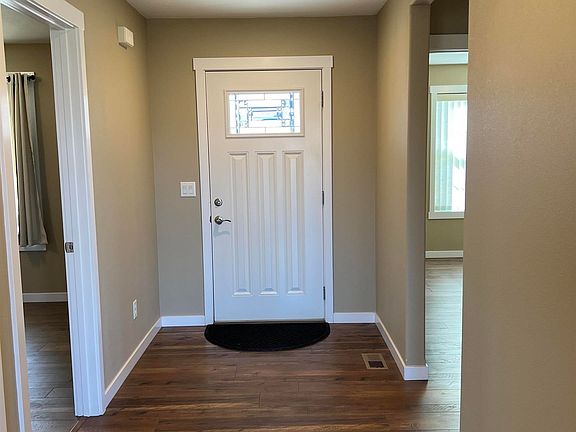 3rd image of 1705 Pioneer Dr