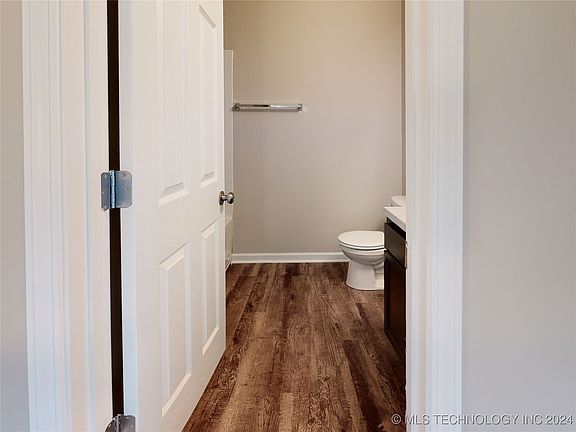 5th image of 901 Raven Dr