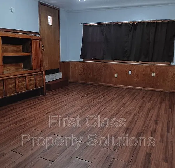 2801 SW 51st St — Photo 6