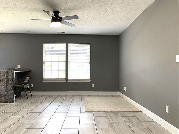 3rd image of 7051 Moon Ct