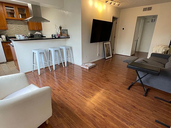 4th image of 1325 N Fuller Ave #1