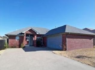 121 Greentree Dr, Noble, OK 73068