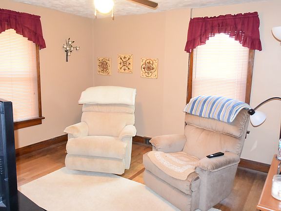 5th image of 2626 6th St