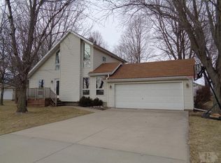 710 W Maple St, Stronghurst, IL 61480