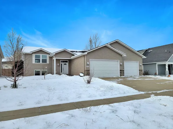 3009 9th St NW, Minot, ND 58703