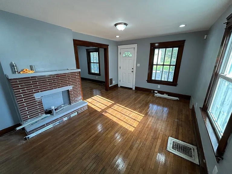 11220 Primrose Ave — Photo 6