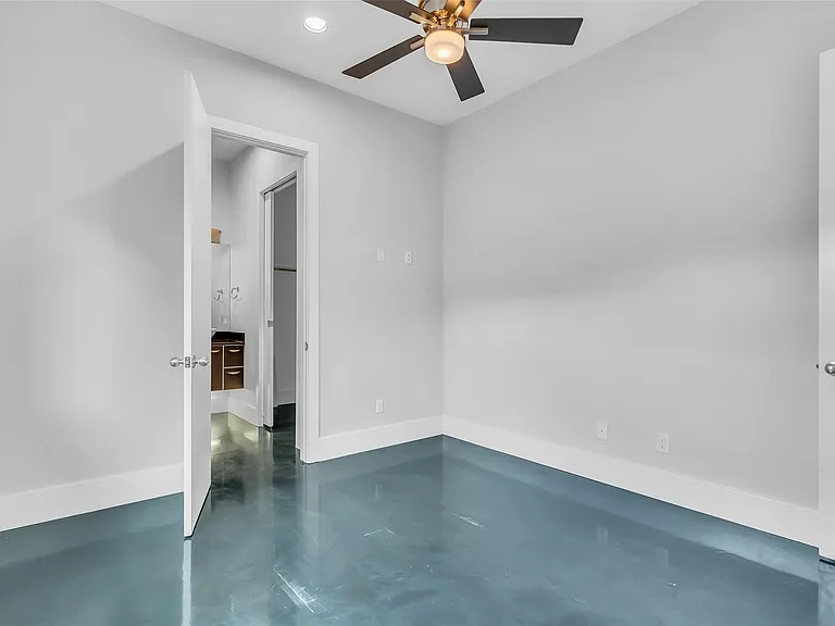 1802 Hickory St — Photo 33