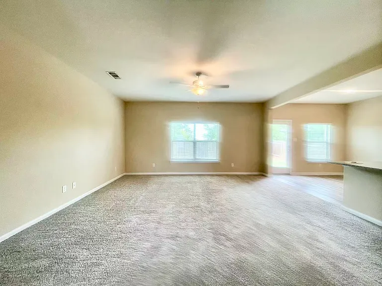 1702 Sandalwood Way — Photo 4