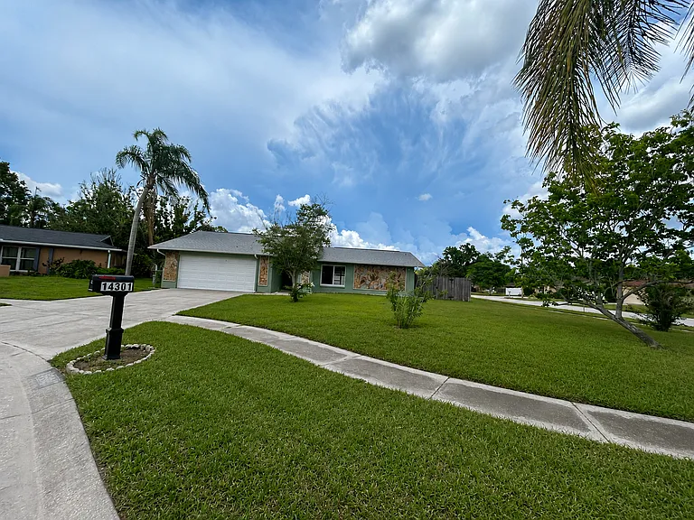 14301 Lofton Way — Photo 2