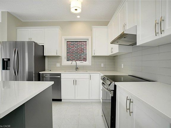 4th image of 375 Chokecherry Cres