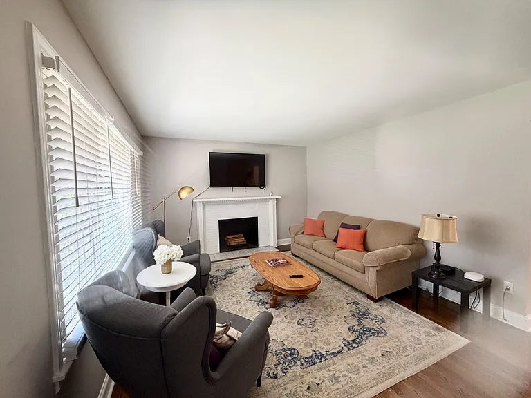 214 Holly Ave — Photo 3