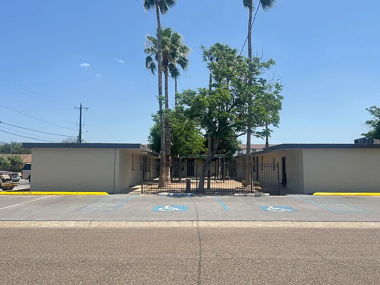 Retama Apartments — Photo 12