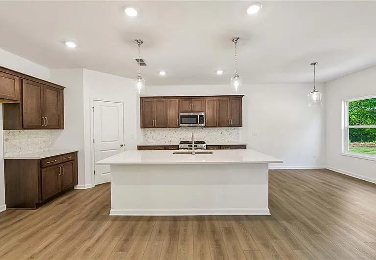 204 Silverleaf Trl — Photo 9