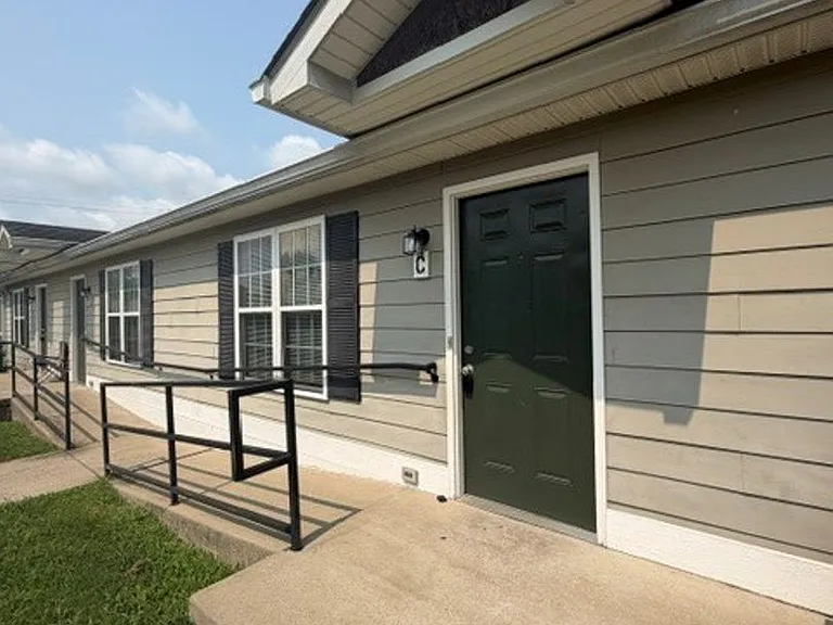 135 Amy Ave — Photo 1