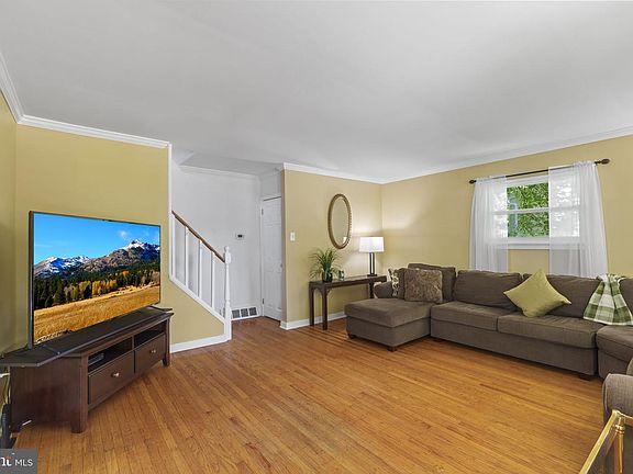 5th image of 214 Westbury Dr