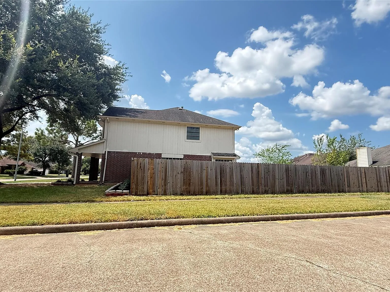 4 bed, 2.5 bath, 2277 sqft, $2,200 — Photo 3