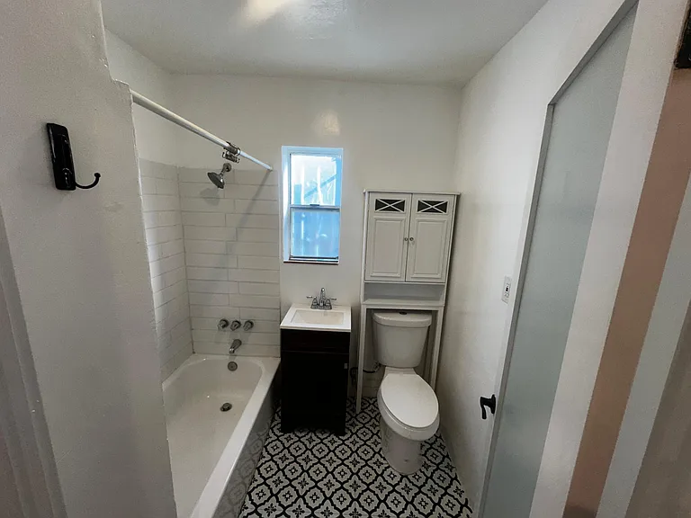 3927 Melrose Ave #1/4 — Photo 6