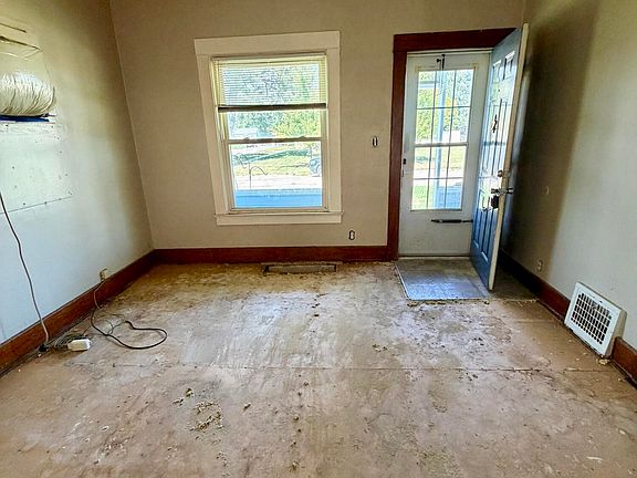 2nd image of 2935 Avenue F
