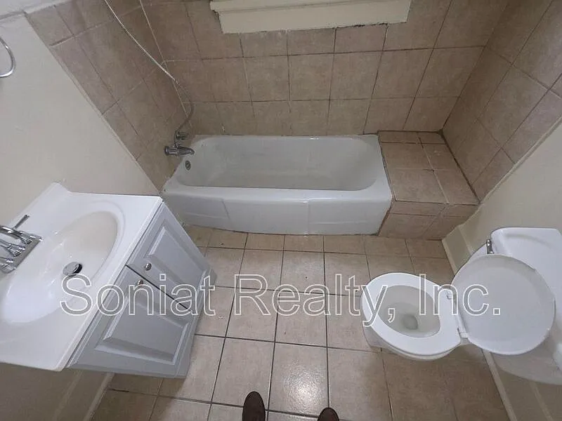 2 bed, 1.0 bath, 860 sqft, $995 — Photo 4