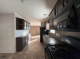 12 E Manor St, Oxford, MI 48371