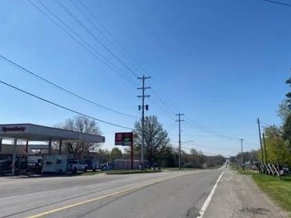 Exterior Neighborhood (street photo)
