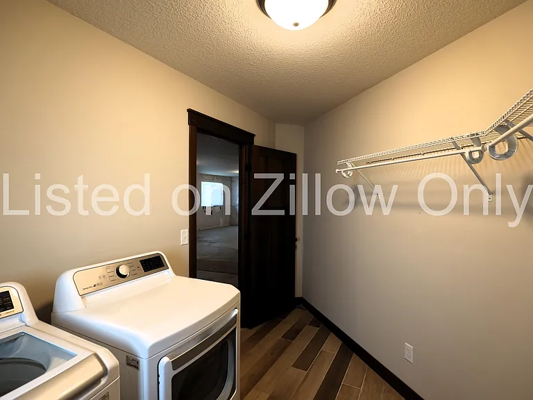 6758 Redwood Ave — Photo 24