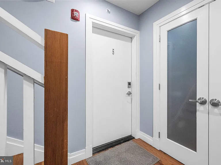 1210 Queen St #5 — Photo 5