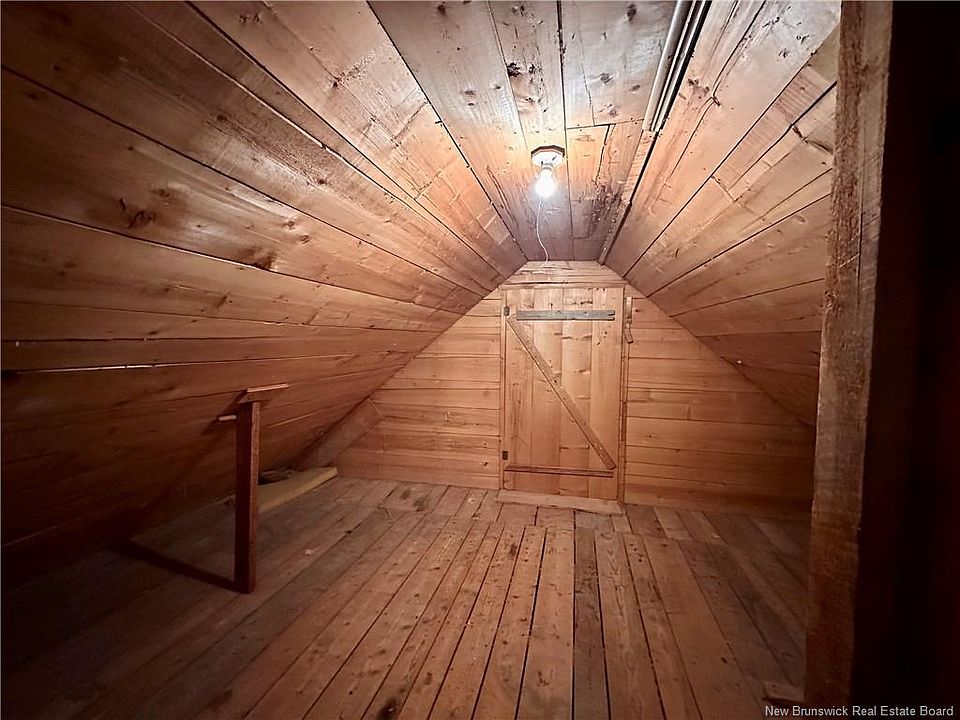 19th image of 233 Hilldale Rd