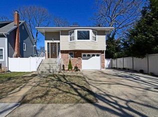 1911 Thelma Ave, Merrick, NY 11566