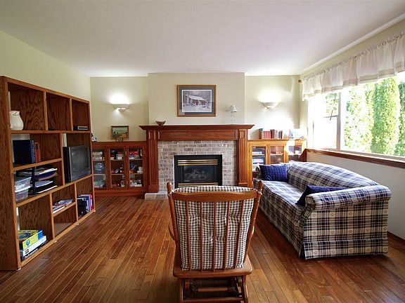 3rd image of 2905 S Bannen Ct