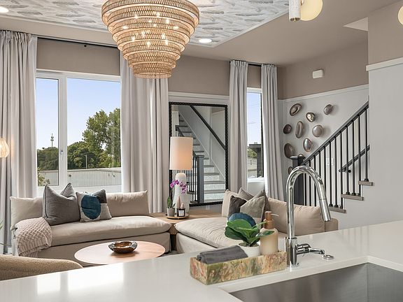 3rd image of 128 Ventura Way