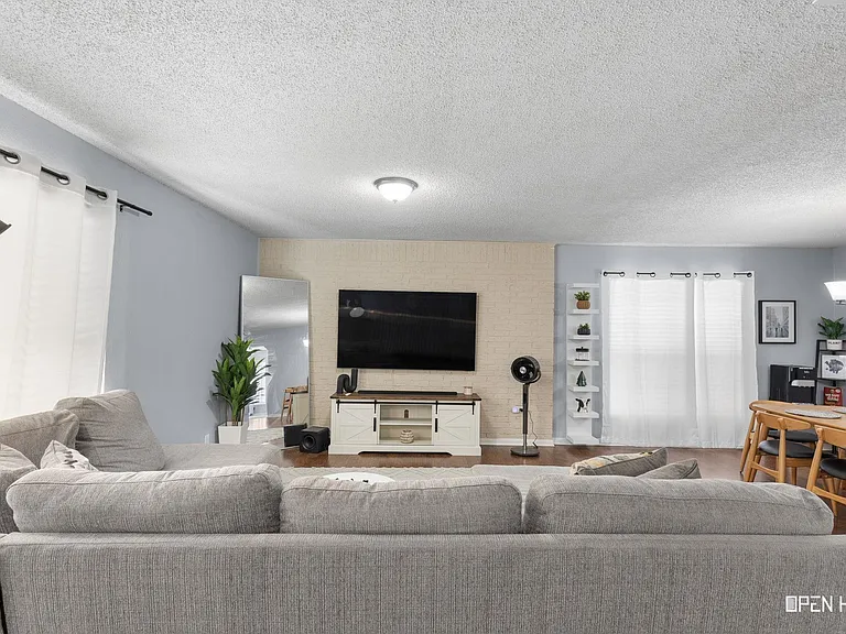 2810 Fleming Rd — Photo 6