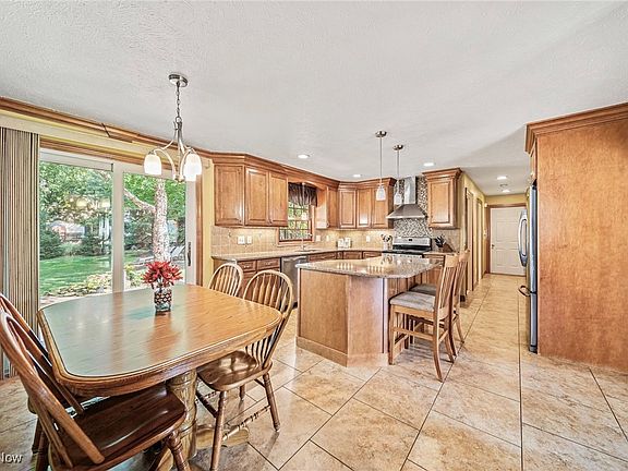 3rd image of 421 Lassiter Dr