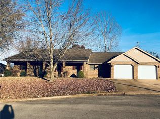 2144 Hillsdale St, Lebanon, MO 65536