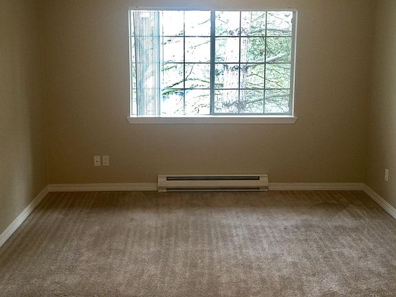4th image of 16180 SE Eastgate Way #H201
