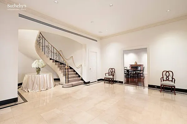 Sold by Sotheby's International Realty | media 1