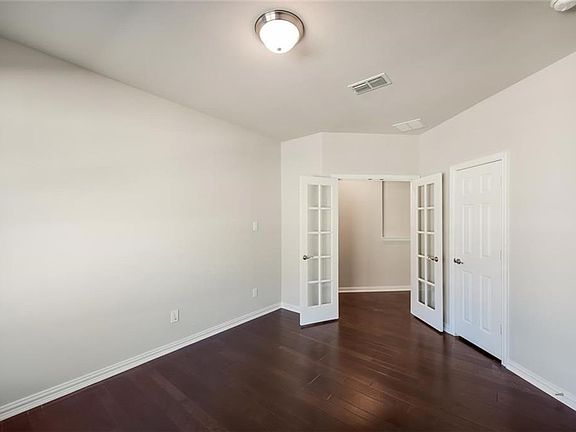 4th image of 449 Southwestern Dr