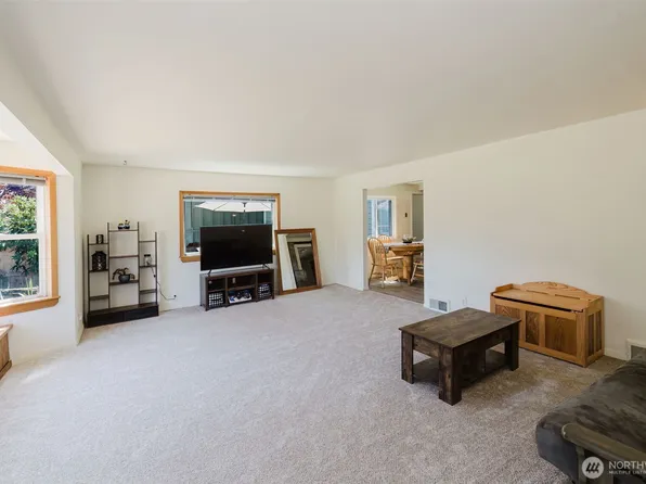 143 Dora Avenue, Bremerton, WA 98312