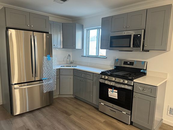 2nd image of 391 Hylan Blvd Floor 1
