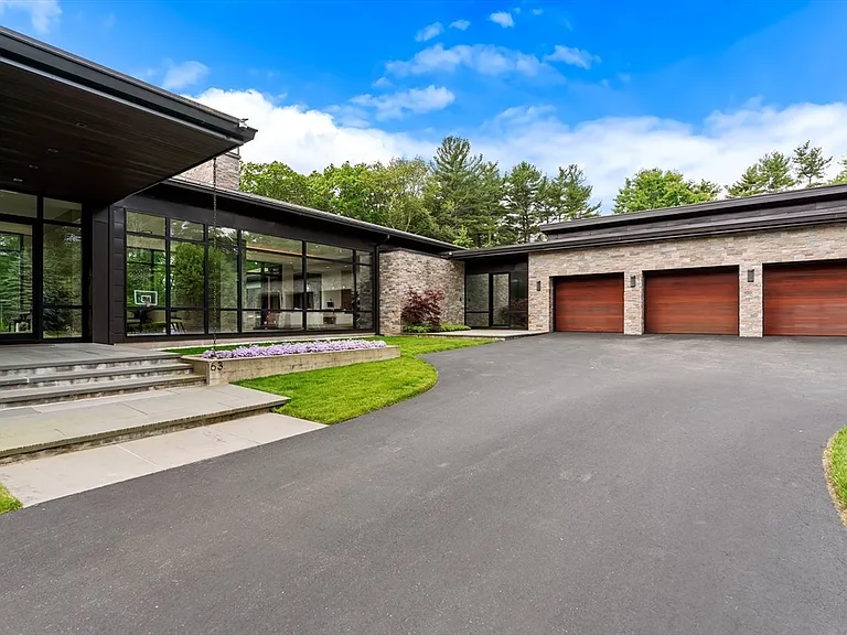 63 Sylvan Ln — Photo 3