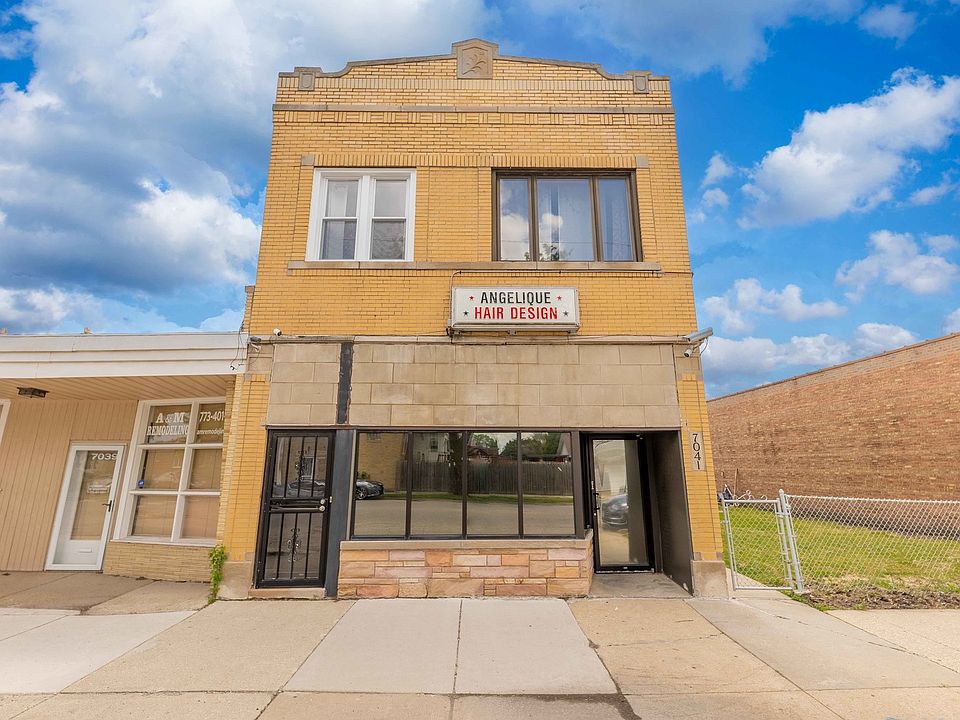 1st image of 7041 W Addison St #2R