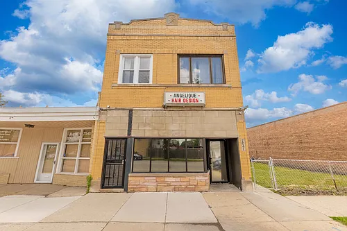 7041 W Addison St #2R Photo 1